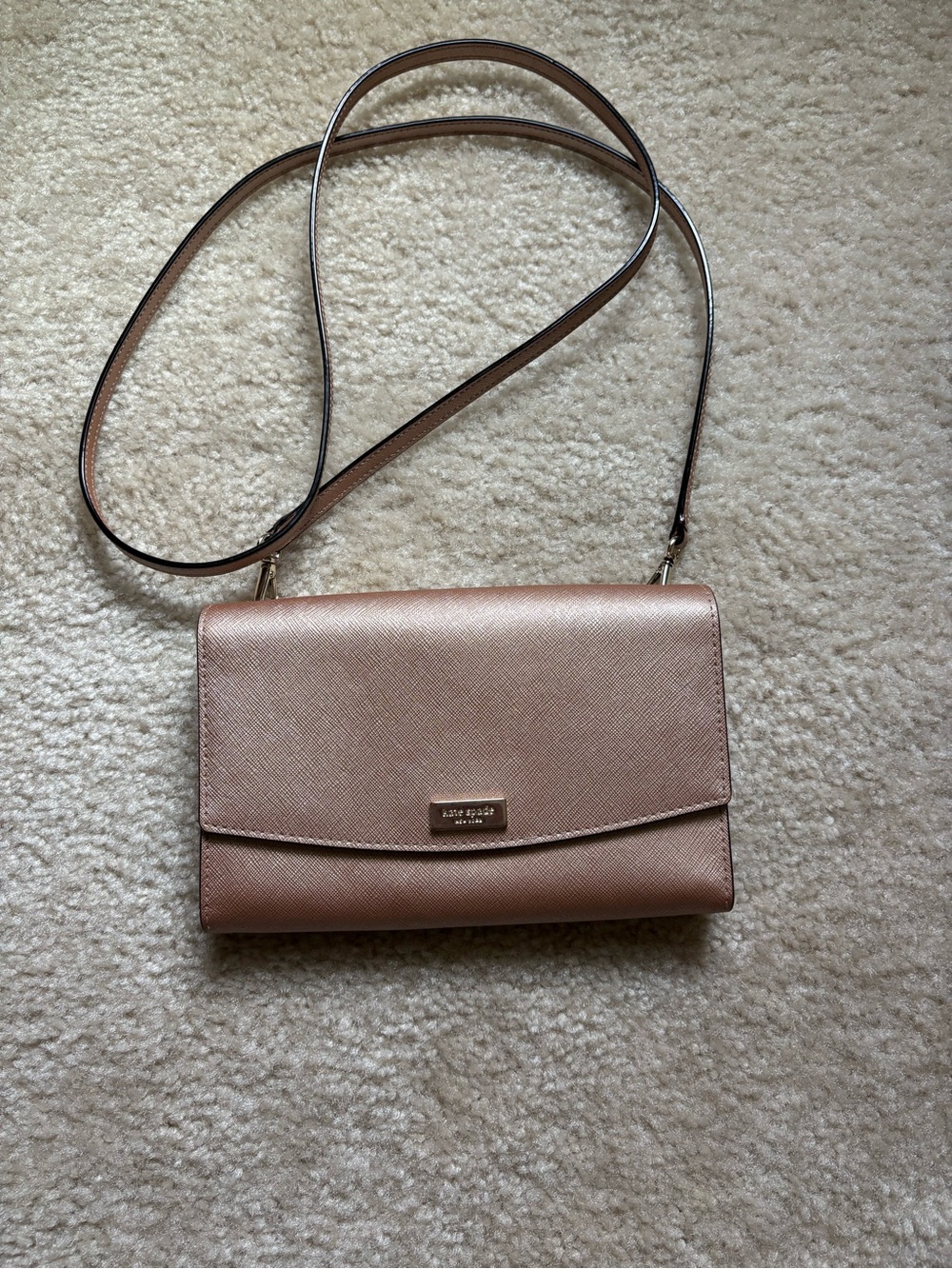 Kate Spade Laurel Way Winni crossbody wallet in a metallic rose gold textured